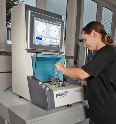 : Universal balancing machine for rotors up to 500 g